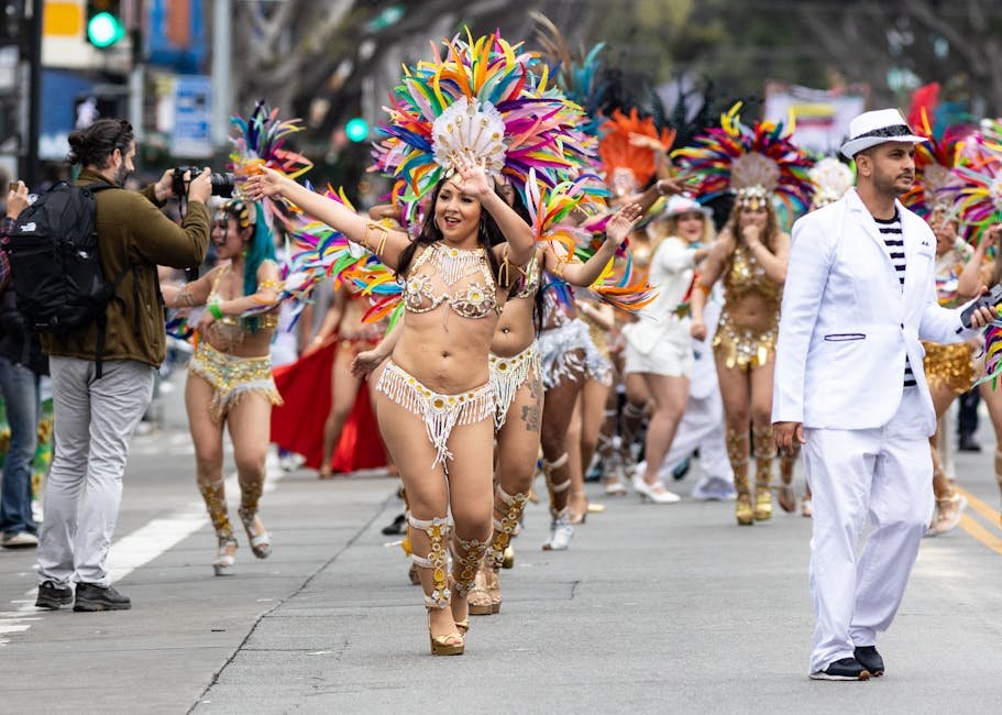 Parade de rue colorée avec danseurs en costumes au Brésil