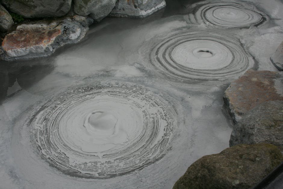 Bassins geothermiques bouillonnants a Beppu au Japon