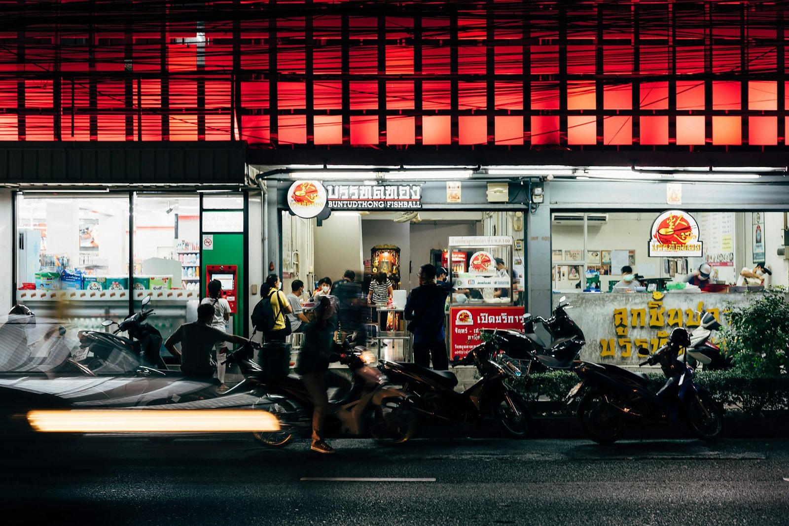 Les marchés de nuit en Thaïlande : guide complet pour une immersion locale