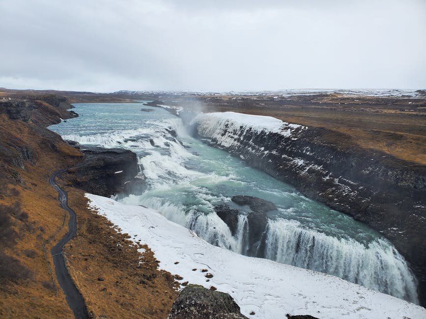 La cascade de Gullfoss en Islande entourée de neige en hiver