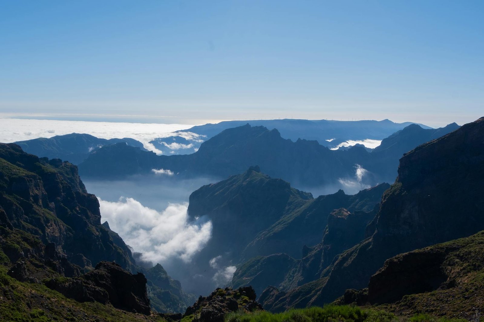 Falaises de Madère face à l'Atlantique
