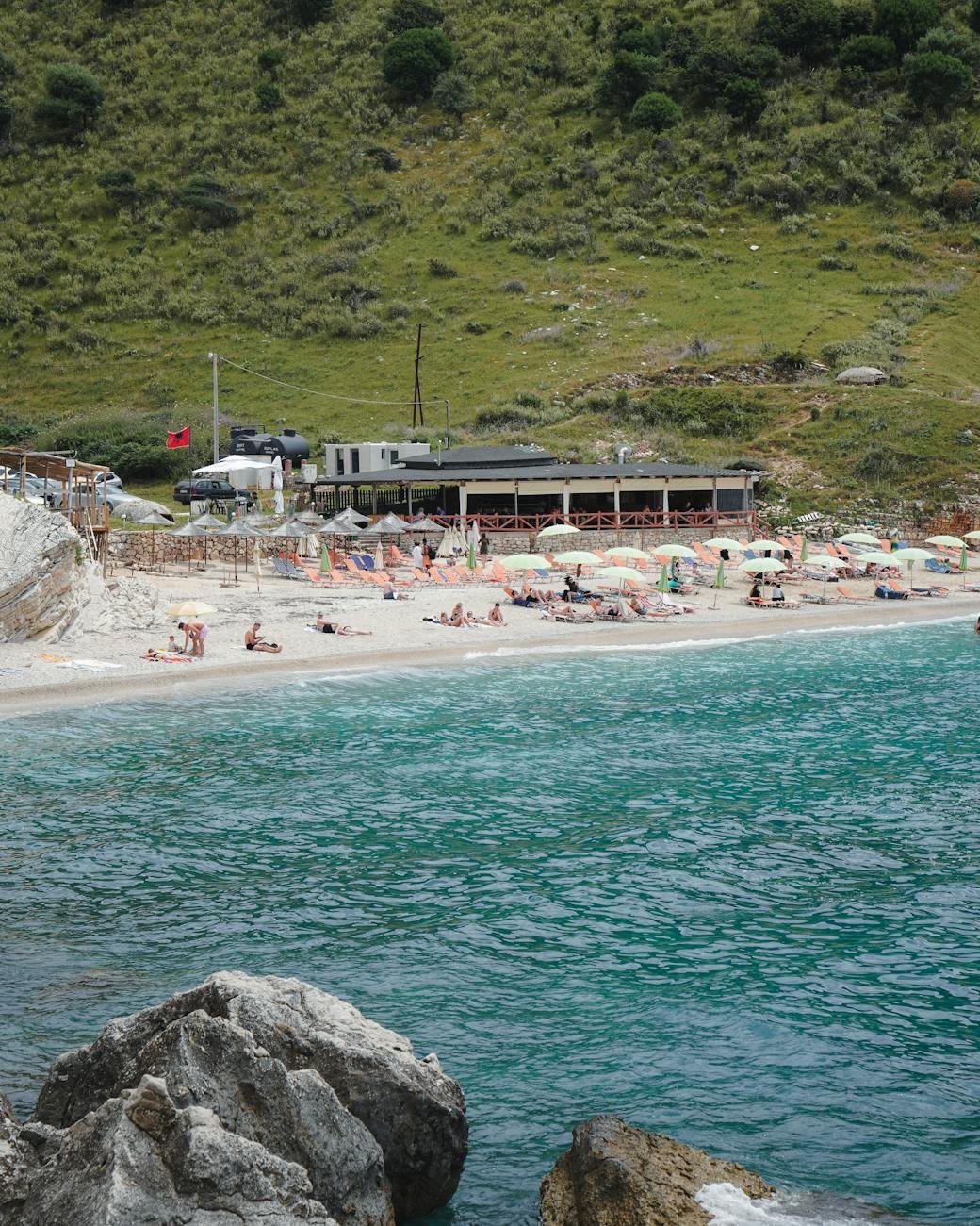 Plage de Saranda Albanie avec mer turquoise